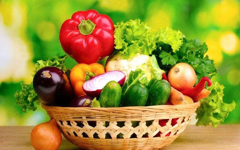 Bổ sung vitamin và khoáng chất từ rau củ quả giúp da mau lành sau tẩy nốt ruồi