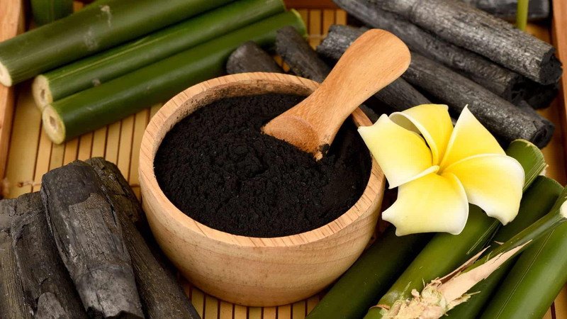 Bột than tre hoạt tính được tinh chế để chăm sóc da