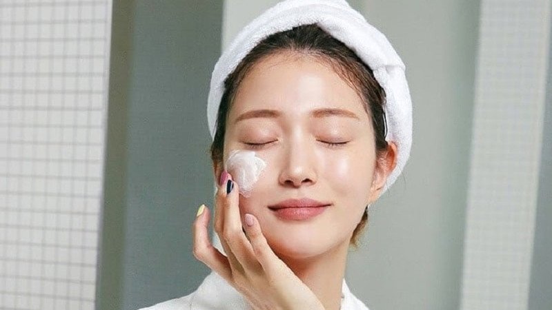 Các bước chăm sóc da mặt vào buổi sáng, chuẩn bị da cho một ngày mới