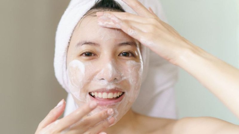 Các bước rửa mặt đúng cách giúp làm sạch sâu cho da dầu mụn