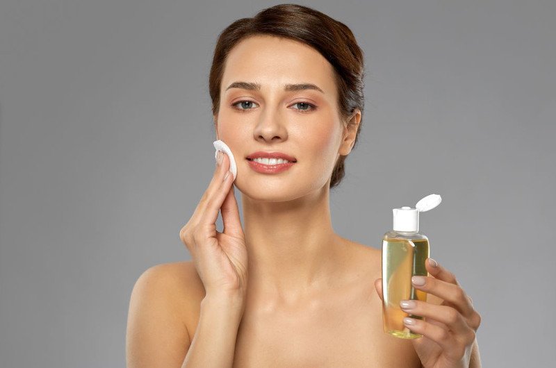 Các sản phẩm dưỡng da cần thiết