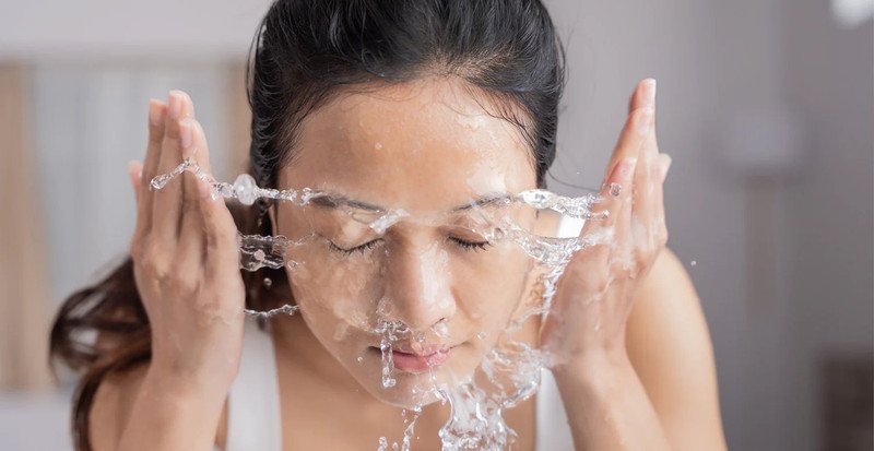 Cách chọn sữa rửa mặt tạo bọt phù hợp nhất cho làn da dầu