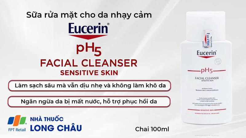 Chai sữa rửa mặt Eucerin pH5 đặt trên nền gỗ, thể hiện sự dịu nhẹ và phù hợp với quy trình chăm sóc da hàng ngày.