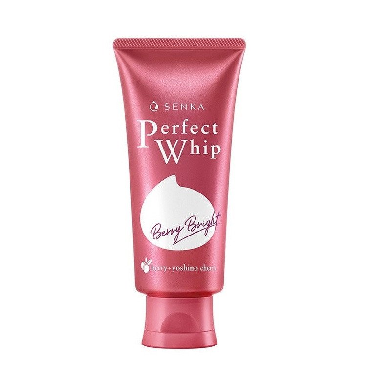 Chai sữa rửa mặt Senka Perfect Whip Berry Bright với thiết kế màu hồng, nhấn mạnh khả năng dưỡng sáng và cấp ẩm