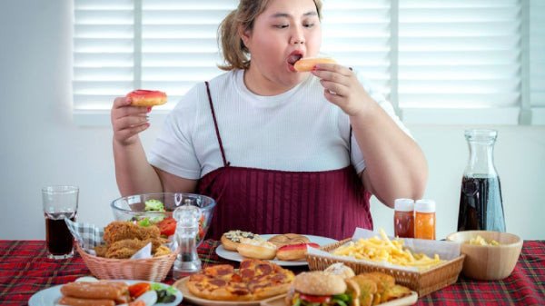 Chế độ ăn uống không khoa học là một trong những nguyên nhân nám da tuổi dậy thì.