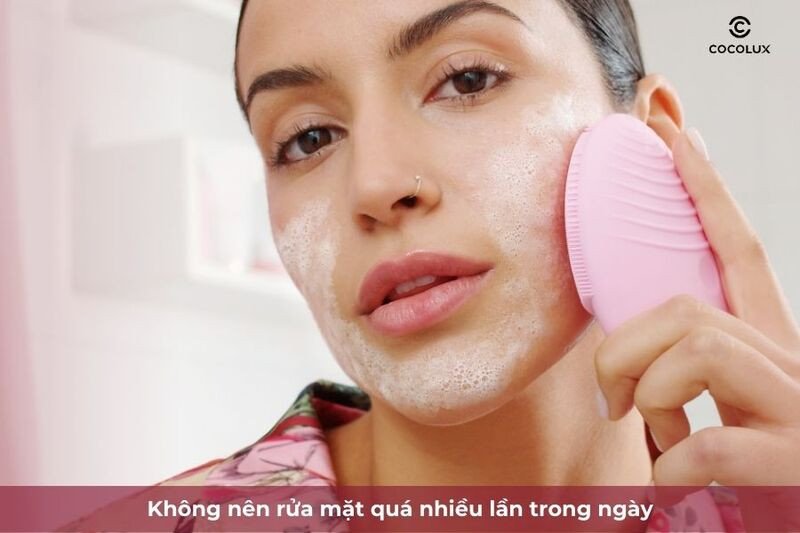 Chỉ nên rửa mặt ít nhất 2 lần mỗi ngày
