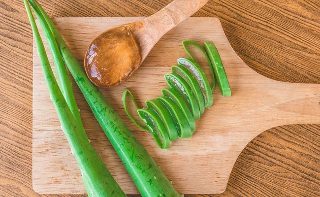 Chiết xuất nha đam trong sữa rửa mặt làm sáng da giúp làm dịu và cấp ẩm cho da