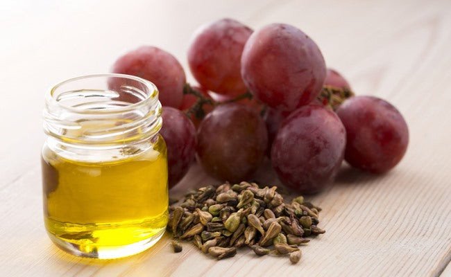 Chiết xuất nho đỏ trong sữa rửa mặt làm sáng da chứa chất chống oxy hóa mạnh mẽ