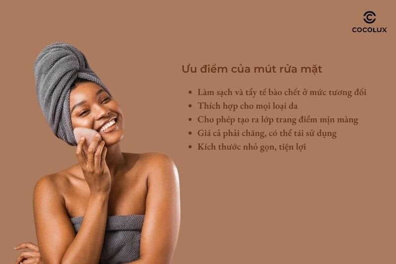 Cô gái nhẹ nhàng dùng mút rửa mặt để làm sạch da, thể hiện ưu điểm của sản phẩm