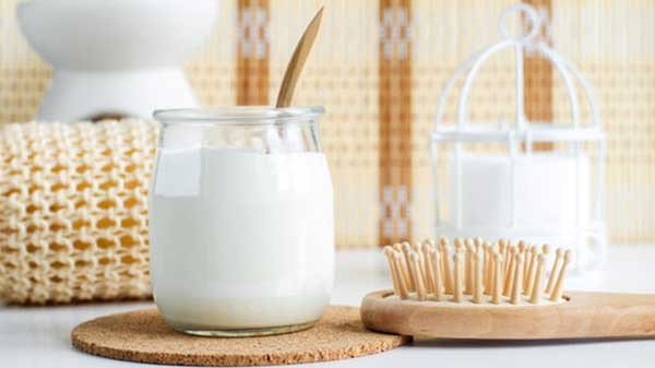 Công dụng chính của mặt nạ sữa chua trong việc trị mụn và làm mờ vết thâm