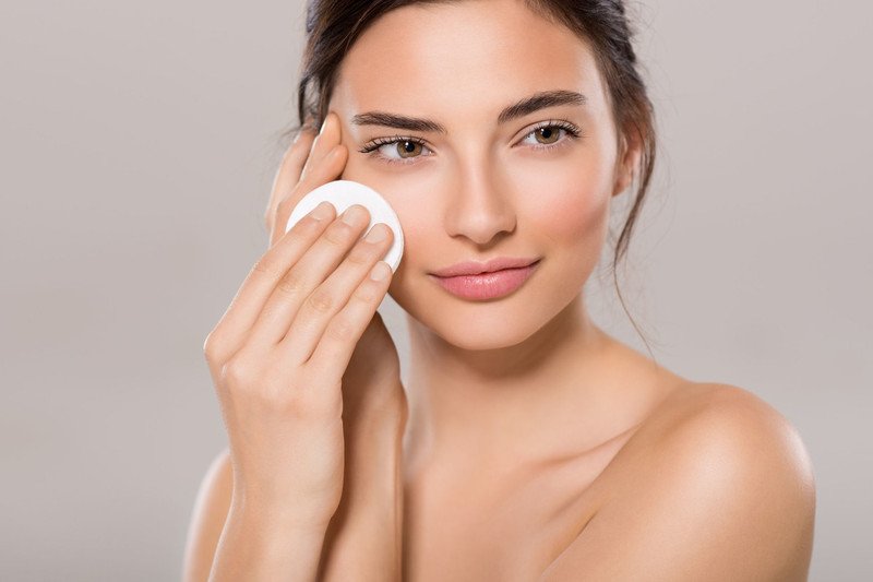 Dầu dừa là lựa chọn phổ biến cho việc tẩy trang
