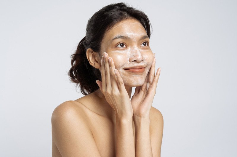 Để các thành phần mỹ phẩm không tương tác tiêu cực, cần thời gian