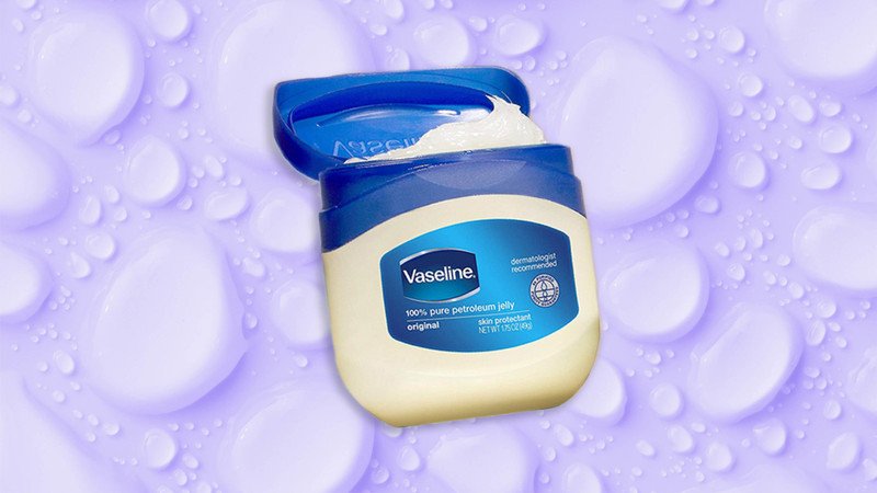 Dưỡng ẩm da mặt với Vaseline tinh khiết