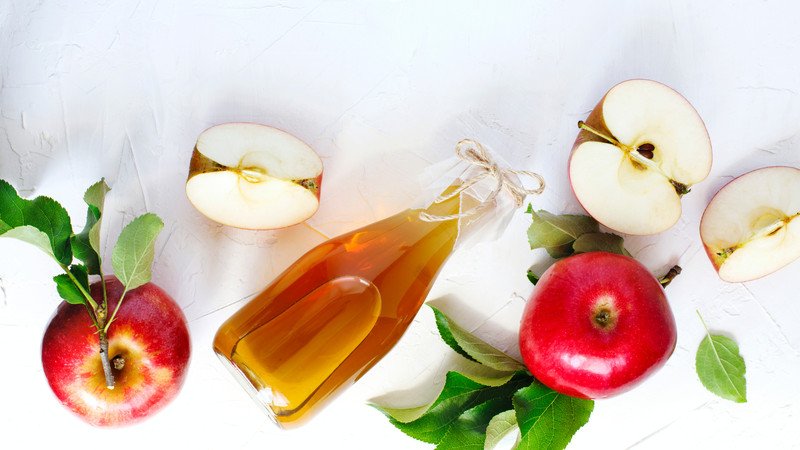 Giấm táo xử lý vết sưng