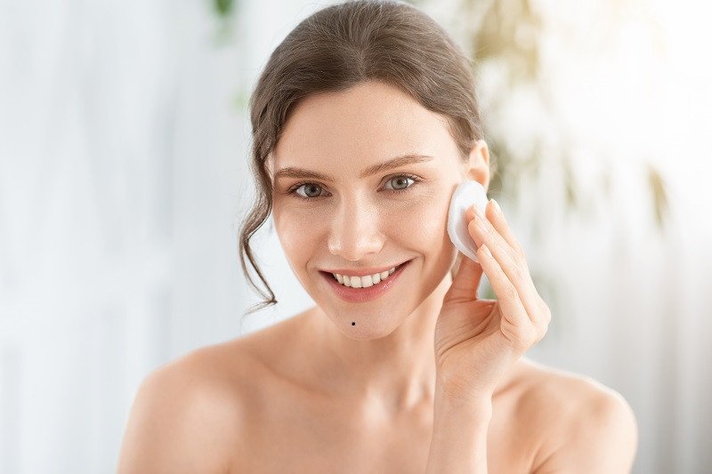 Giữ khô vùng da vừa tẩy nốt ruồi giúp phục hồi nhanh chóng