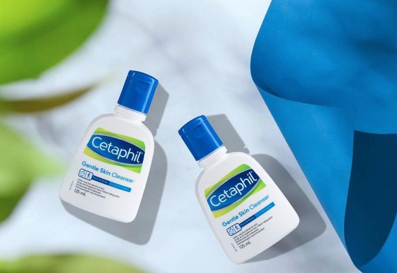 Hình ảnh minh chứng một số trường hợp da nổi mụn khi sử dụng sữa rửa mặt Cetaphil