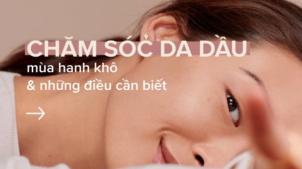 Hình ảnh một cô gái trẻ với làn da sáng mịn đang chạm nhẹ lên má, minh họa cho làn da được cấp ẩm đầy đủ
