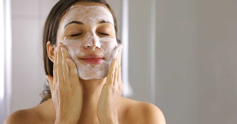 Hướng dẫn quy trình rửa mặt đúng cách với Perfect Whip