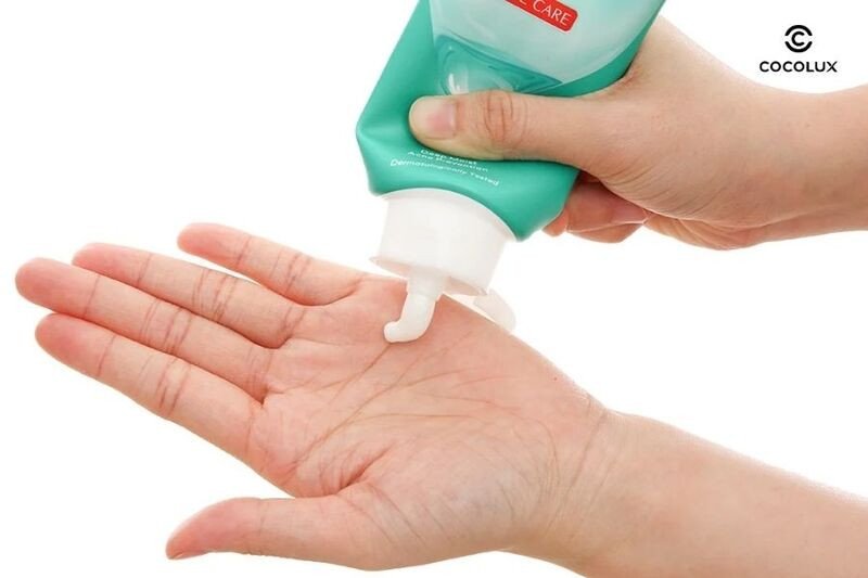 Kết cấu dạng bọt kem của sữa rửa mặt Hada Labo