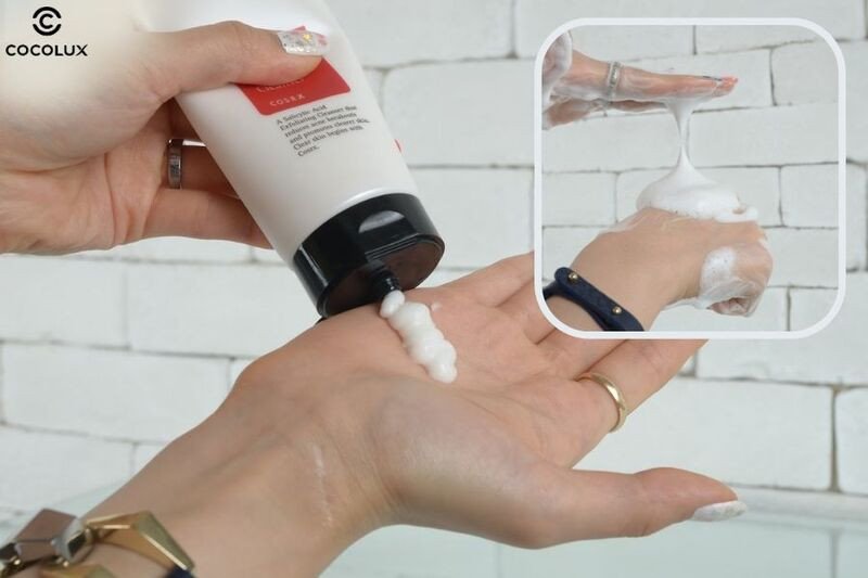 Kết cấu dạng kem của sữa rửa mặt Cosrx Salicylic Acid