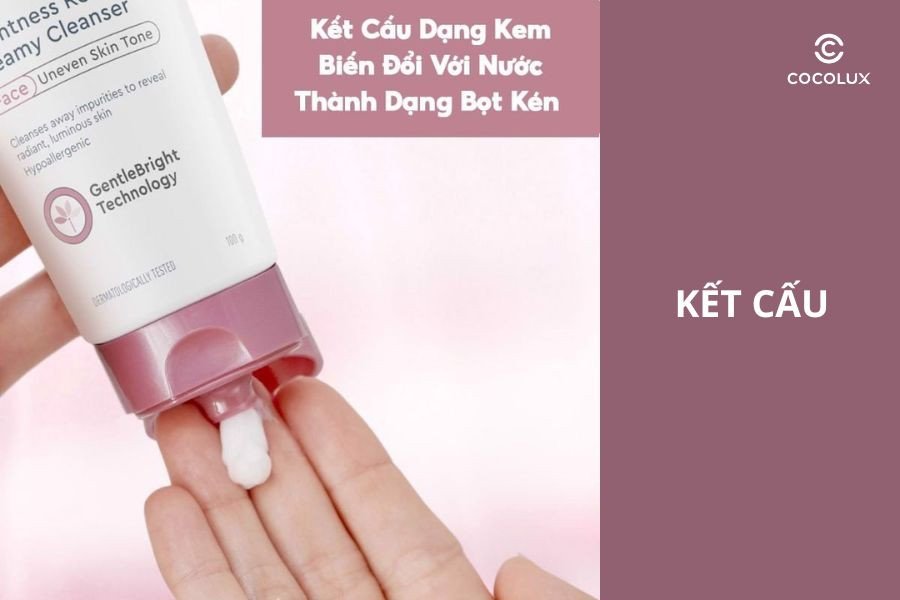 Kết cấu dạng kem mịn màng và khả năng tạo bọt dịu nhẹ của sữa rửa mặt làm sáng da Cetaphil
