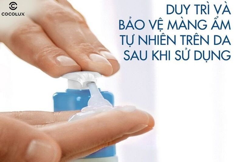 Kết cấu dạng sữa lỏng của sữa rửa mặt Cetaphil Gentle Skin Cleanser