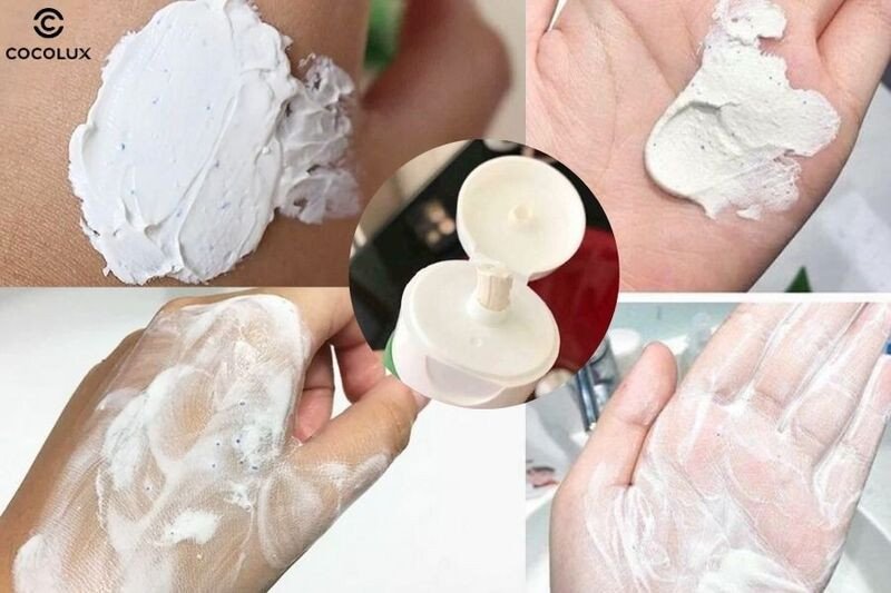 Kết cấu kem đặc có hạt scrub của sữa rửa mặt Naruko tràm trà