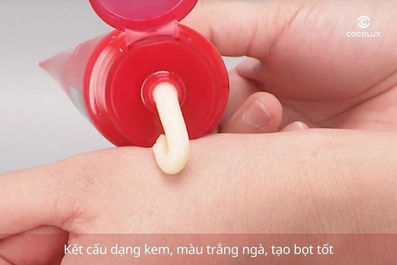 Kết cấu kem rửa mặt Hada Labo Pro Anti Aging tạo bọt mịn