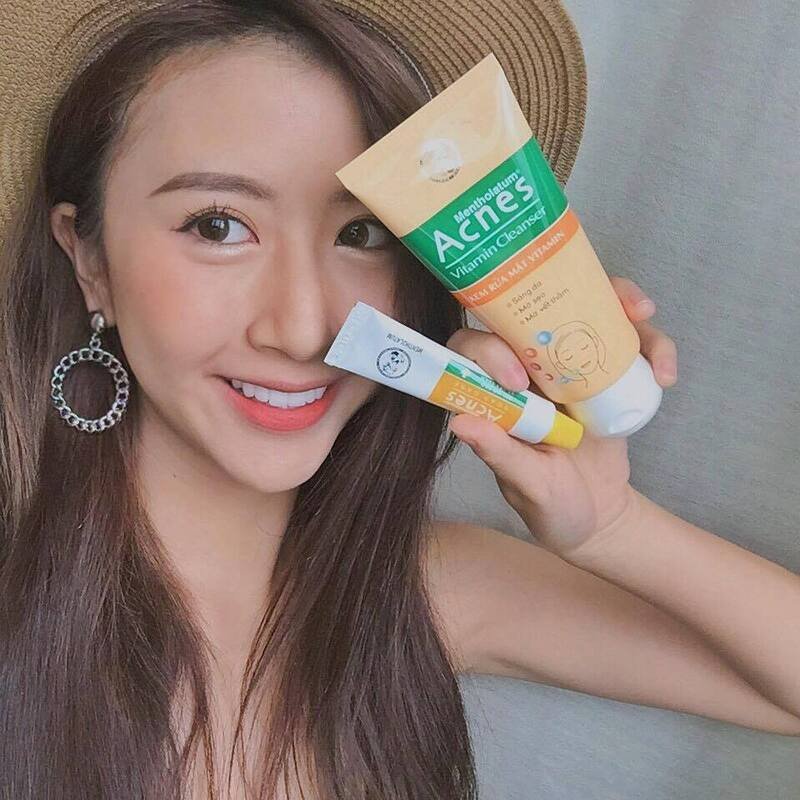 Kết cấu kem rửa mặt tạo bọt mịn giúp làm sạch sâu lỗ chân lông