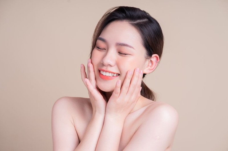 Kết hợp tẩy trang và sữa rửa mặt giúp da khỏe đẹp
