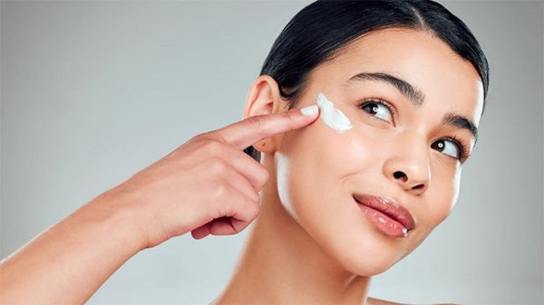 Kỹ thuật thoa kem chống nắng đúng cách giúp sản phẩm thẩm thấu tốt