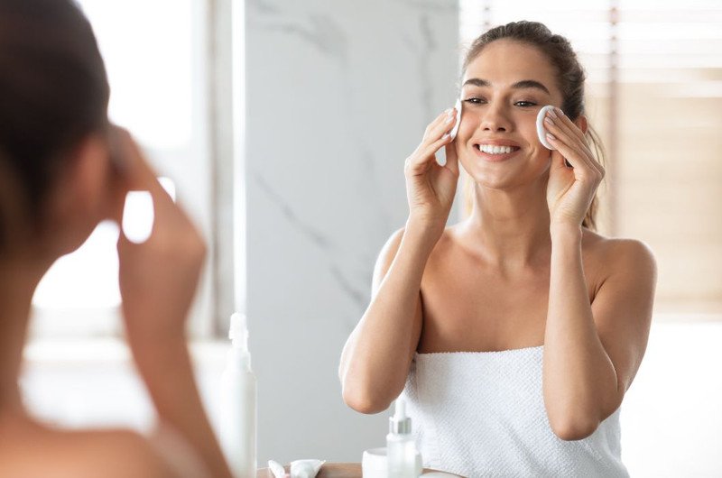 Làm sạch da mặt giúp lỗ chân lông thông thoáng