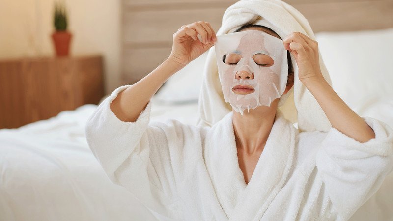 Làm sạch da sau khi đắp mặt nạ đất sét đúng cách