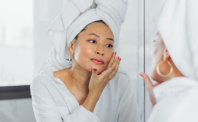 Lợi ích của việc làm sạch da bằng sữa rửa mặt trong quy trình chăm sóc da