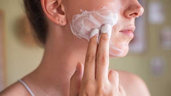 Lợi ích dưỡng da từ mặt nạ sữa chua trị mụn và vết thâm