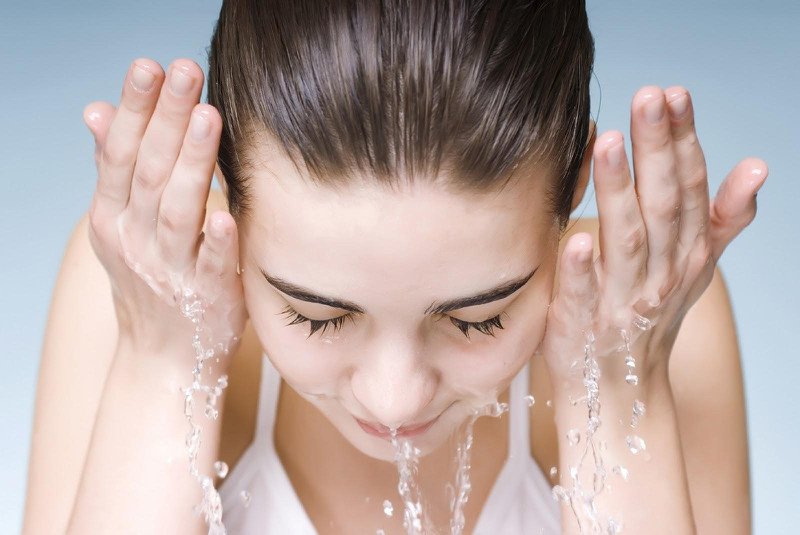 Lưu ý quan trọng khi chọn sữa rửa mặt dịu nhẹ trước khi xông hơi da mặt