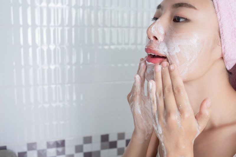 Lưu ý quan trọng khi tẩy trang vùng mắt bằng Vaseline để đảm bảo an toàn và hiệu quả làm sạch