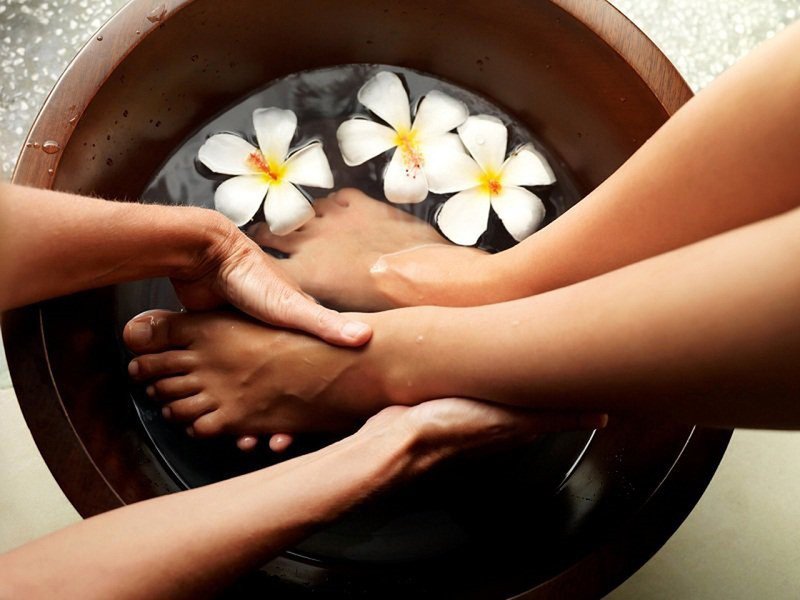 Lưu ý quan trọng: Những đối tượng không nên ngâm chân nước nóng để đảm bảo an toàn sức khỏe