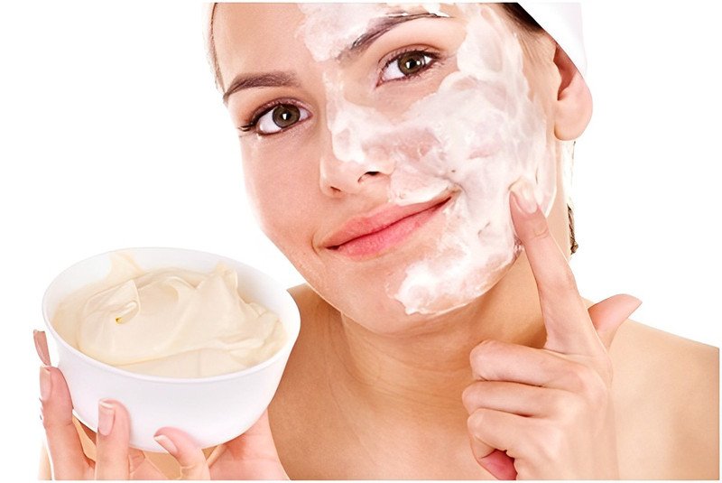Massage mặt kết hợp đắp mặt nạ đúng cách