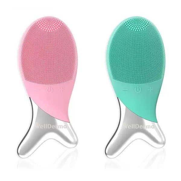Máy rửa mặt Wellderma màu xanh mint với thiết kế hình cá độc đáo, đặt trên nền trắng.