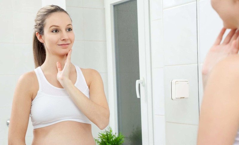 Mẹ bầu tìm hiểu về việc sử dụng sữa rửa mặt SVR an toàn trong thai kỳ