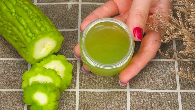 Mướp đắng tươi xanh, một loại quả nhiệt đới giàu dưỡng chất tự nhiên
