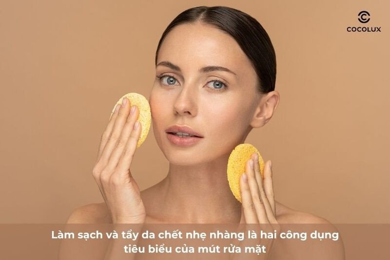 Mút rửa mặt và máy rửa mặt là những dụng cụ hỗ trợ làm sạch da hiệu quả