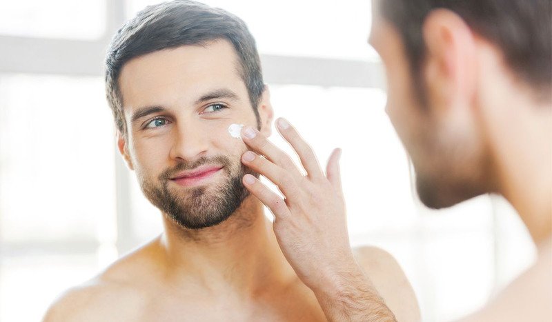 Nam giới nên chăm sóc da để bảo vệ làn làn da khỏi ô nhiễm môi trường và duy trì vẻ ngoài khỏe mạnh