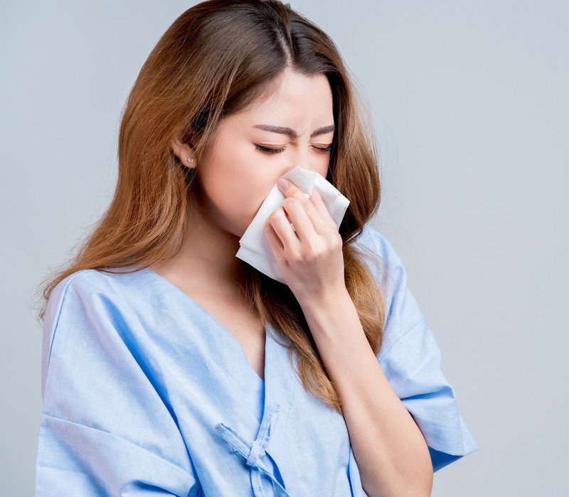 Người mới nâng mũi cần hạn chế xì mũi để tránh biến chứng