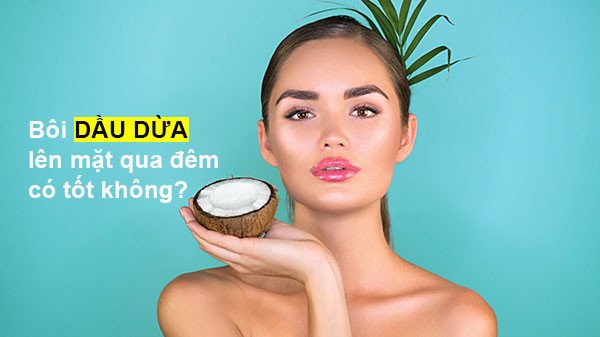 Người phụ nữ đang bôi dầu dừa lên mặt, tìm hiểu bôi dầu dừa lên mặt qua đêm có tốt không