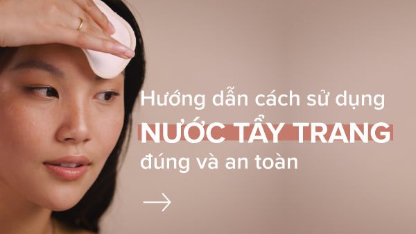 Phụ nữ đang hướng dẫn cách sử dụng nước tẩy trang micellar đúng cách để làm sạch da mặt