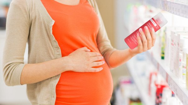 Phụ nữ mang thai sử dụng sữa rửa mặt để chăm sóc da mặt