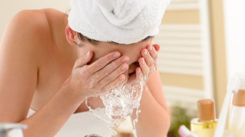 Quy trình dưỡng da sau khi đắp mặt nạ để khóa ẩm