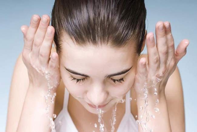 Quy trình rửa mặt đúng cách sau khi đắp mặt nạ trà xanh